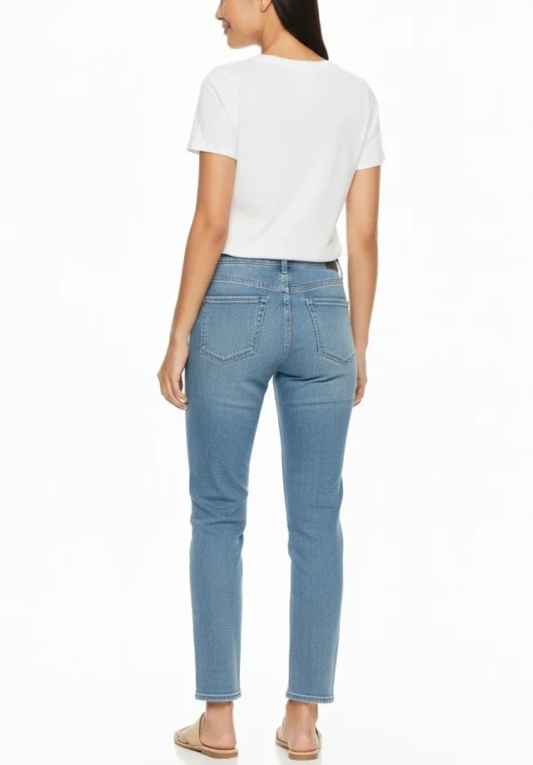 Banana Republic Women's T-shirt (Medium/Large) - Image 8