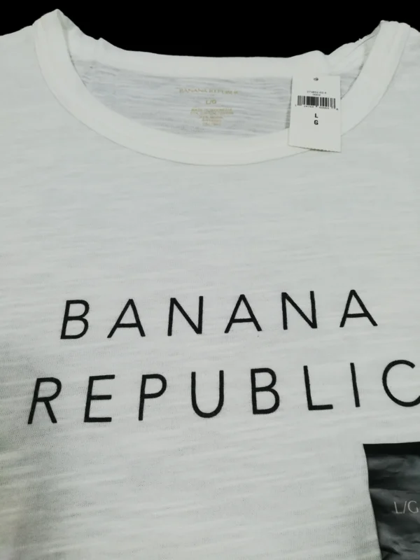 Banana Republic Women's T-shirt (Medium/Large) - Image 3